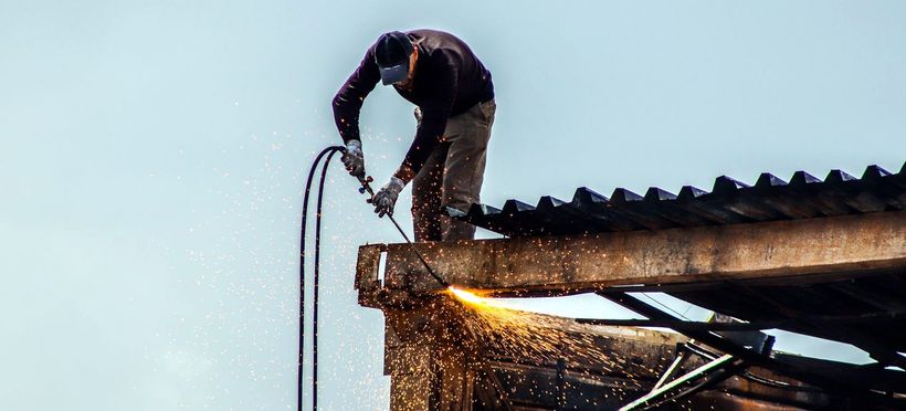 Газокислородно рязане на метална конструкция на обект